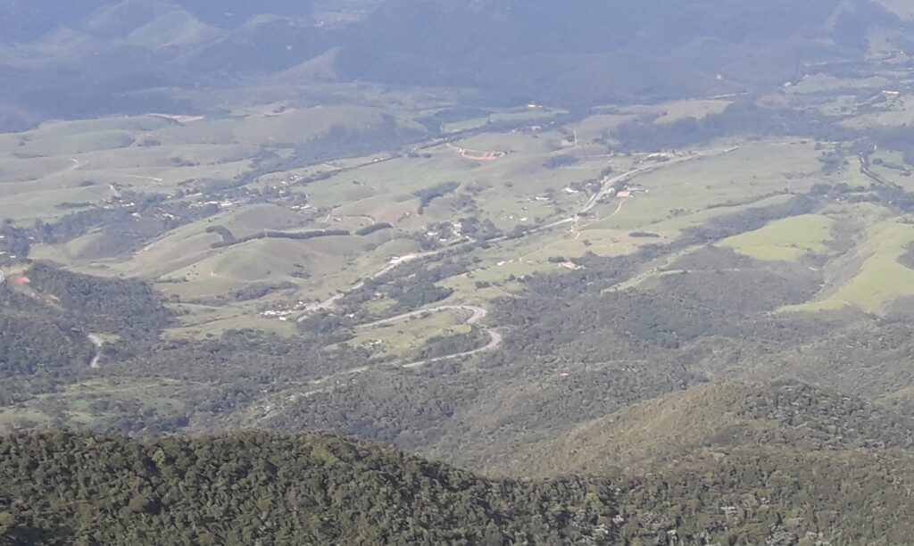 Vista da Serra da Mantiqueira a partir do Pico Agudo em Santo Antônio do Pinhal