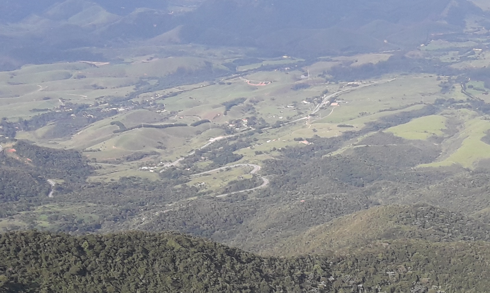 Vista da Serra da Mantiqueira a partir do Pico Agudo em Santo Antônio do Pinhal