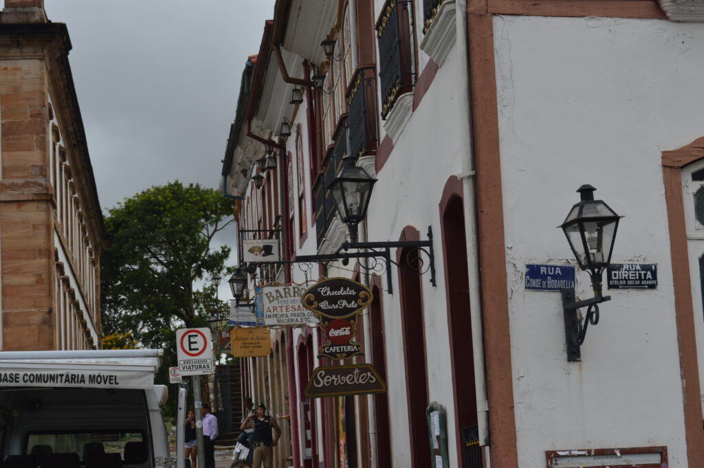 Comércio e restaurantes no Centro Histórico de Ouro Preto