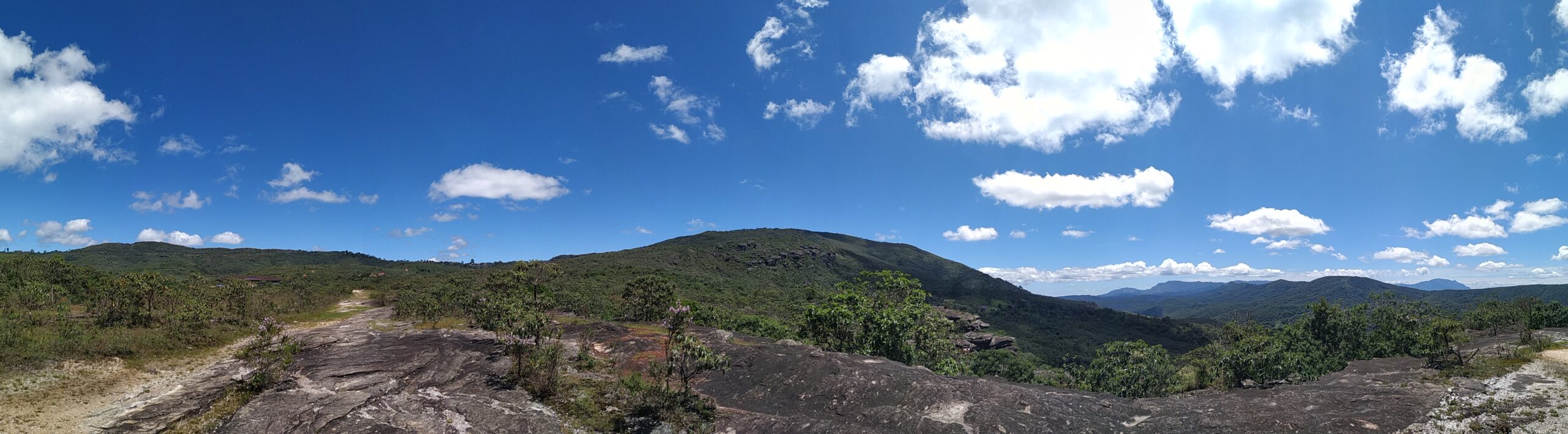 Vista panorâmica do Parque Natural Municipal das Andorinhas, em Ouro Preto