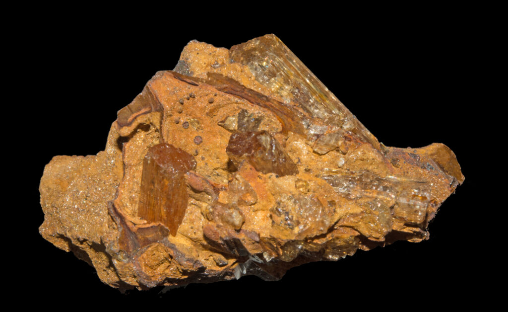 Cristal de topázio imperial de Ouro Preto em matriz mineral
