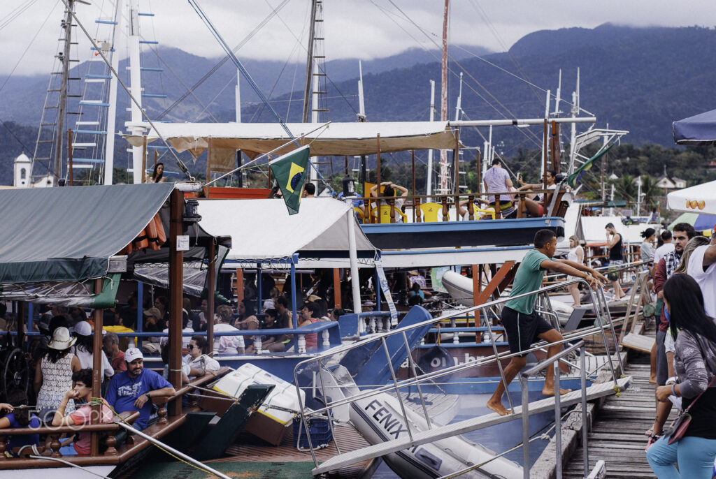 Barcos no cais de Paraty, na Costa Verde fluminense
