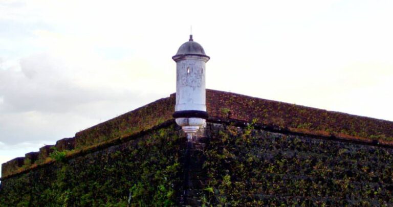 Vista externa das muralhas da Fortaleza de São José de Macapá, no Amapá