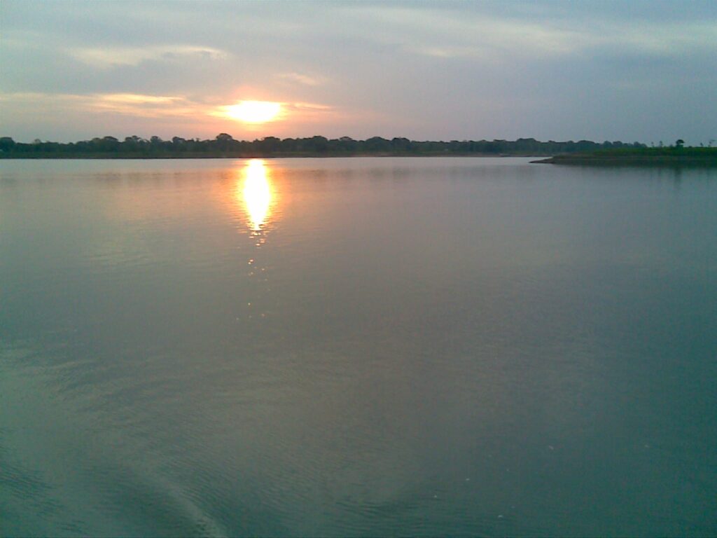 Pôr do sol sobre o Rio Madeira em Porto Velho, em registro fotográfico de 2007