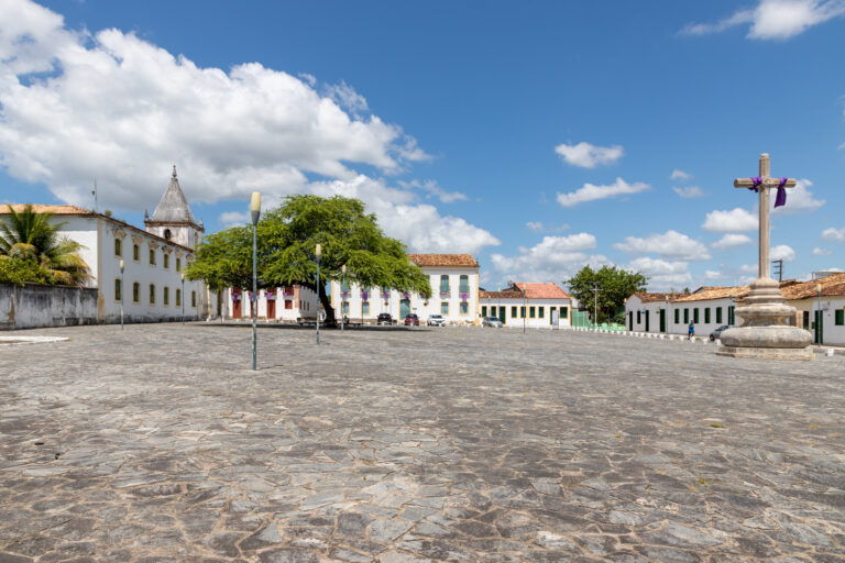 Praça São Francisco e conjunto arquitetônico colonial em São Cristóvão, Sergipe, fotografados em 2022