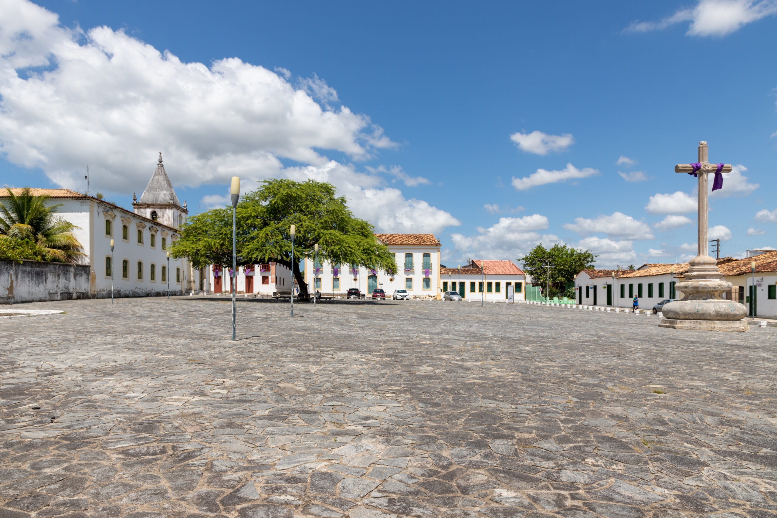 Praça São Francisco e conjunto arquitetônico colonial em São Cristóvão, Sergipe, fotografados em 2022